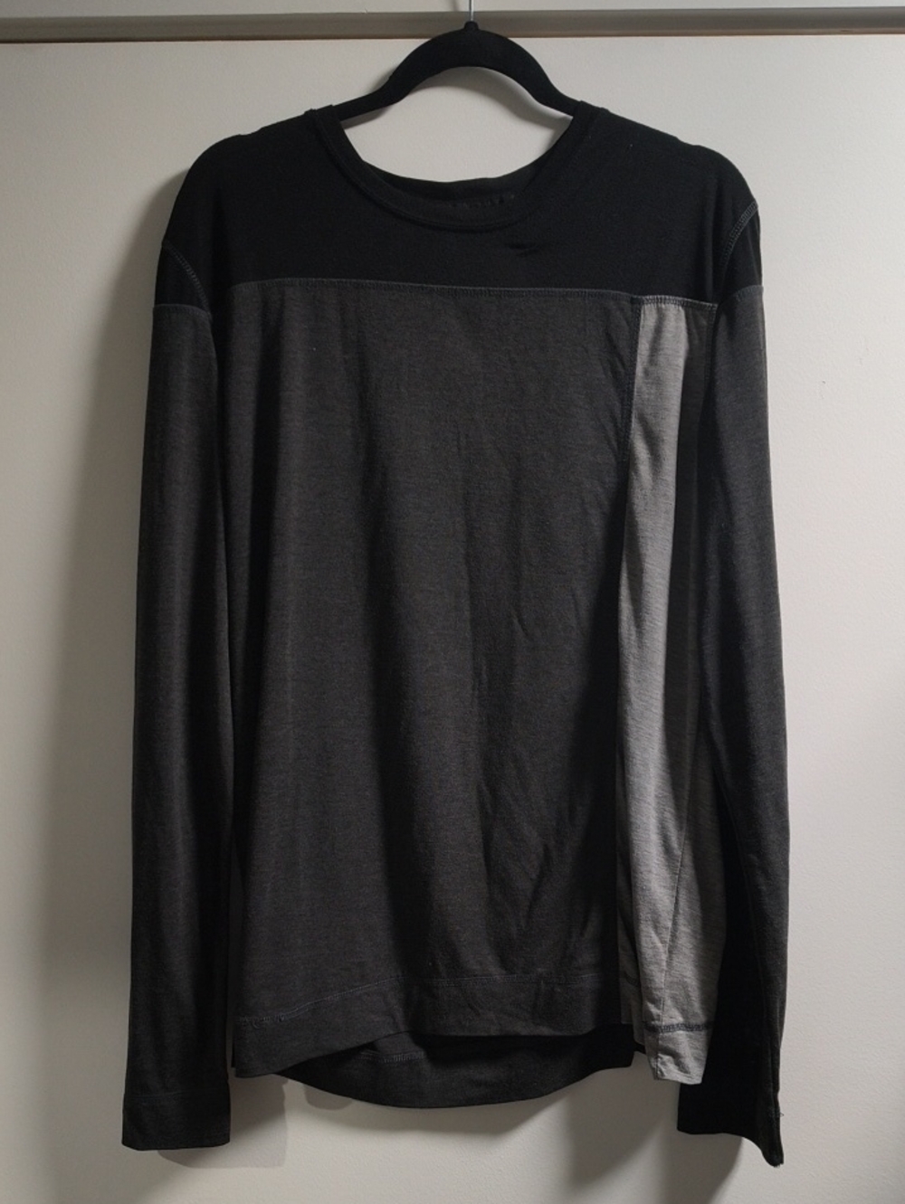Mondetta MPG Men's Long Sleeve Colorblock Crew Neck Shirt - Black & Gray